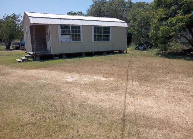 Property at 826 Avenue C, Sinton, TX 78387, 1 bed, 1 bath