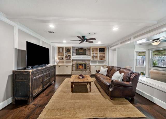 Property at 607 Ellingham Dr, Katy, TX 77450, 4 beds, 2.5 baths