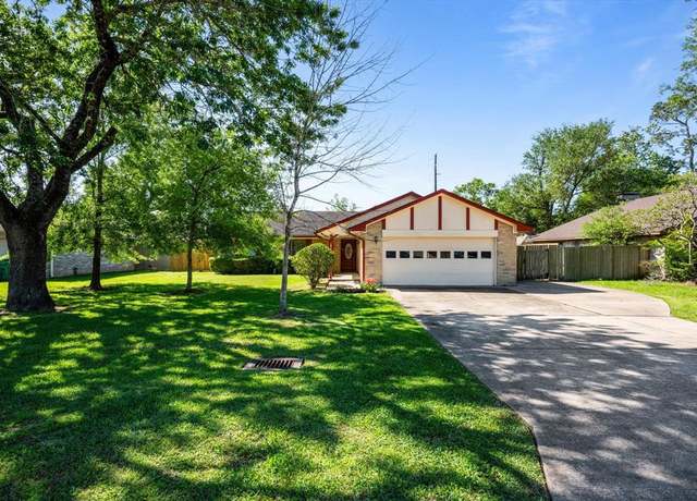 Property at 9814 Bayou Woods Dr, Baytown, TX 77521, 3 beds, 2 baths