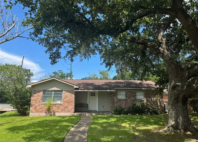 Property at 1319 Lyric Ln, La Marque, TX 77568, 3 beds, 2 baths