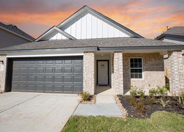 Property at 16945 Hazelnut Dr, Conroe, TX 77302, 3 beds, 2.5 baths