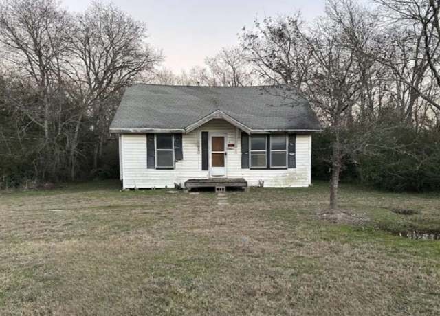 Property at 609 N Mlk Ave, Wortham, TX 76693, 2 beds, 1.5 baths