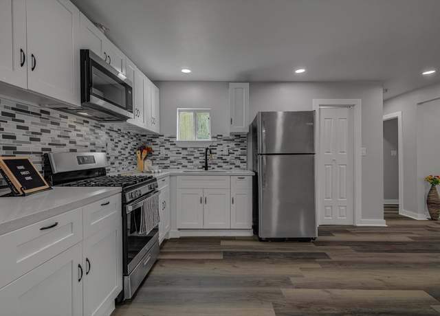 Property at 1716 Maryland St Unit A, Baytown, TX 77520, 5 beds, 3 baths