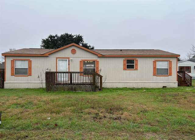 Property at 918 Reiley Rd, Seguin, TX 78155, 3 beds, 2 baths