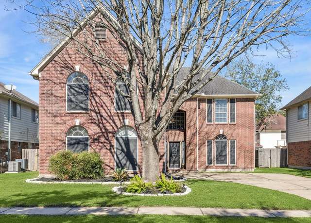 Property at 1037 Glenview Dr, Pearland, TX 77581, 5 beds, 2.5 baths