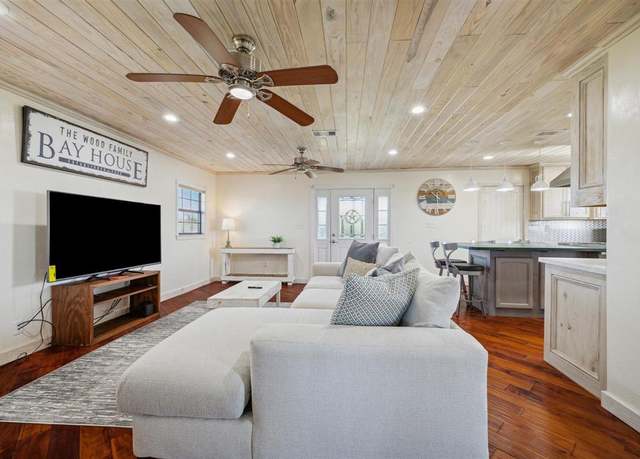 Property at 580 Bayou Ave, Anahuac, TX 77514, 2 beds, 1 bath