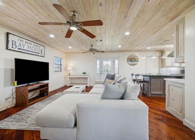 Property at 580 Bayou Ave, Anahuac, TX 77514, 2 beds, 1 bath