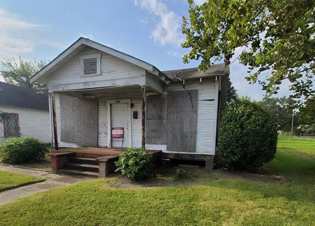 Property at 1447 Interstate 10 E, Beaumont, TX 77701, 3 beds, 1 bath
