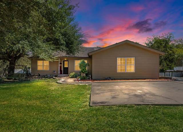 Property at 3287 Bradley Ln, Brenham, TX 77833, 3 beds, 2 baths