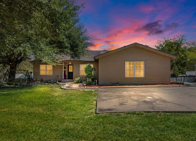Property at 3287 Bradley Ln, Brenham, TX 77833, 3 beds, 2 baths