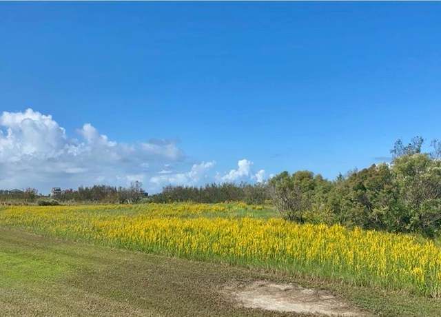 Property at 601 Overlook Dr, Port Bolivar, TX 77650