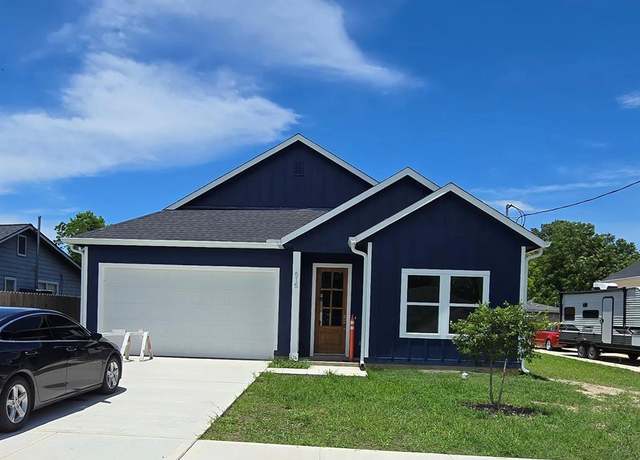 Property at 515 Briarcliff Dr, Houston, TX 77076, 3 beds, 2 baths