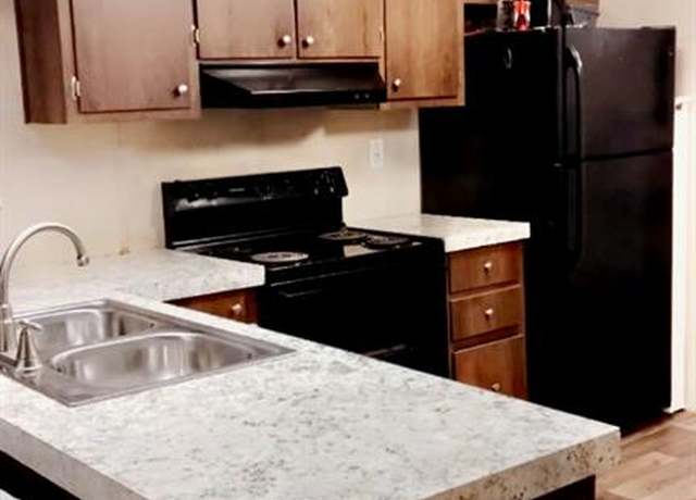 Property at 1535 Bayview Dr, Palacios, TX 77465, 2 beds, 2 baths