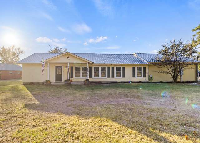 Property at 14 Louis Voan Rd, Huntsville, TX 77320, 3 beds, 2 baths