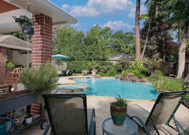 Property at 15 Amber Sky Pl, The Woodlands, TX 77381, 4 beds, 2.5 baths