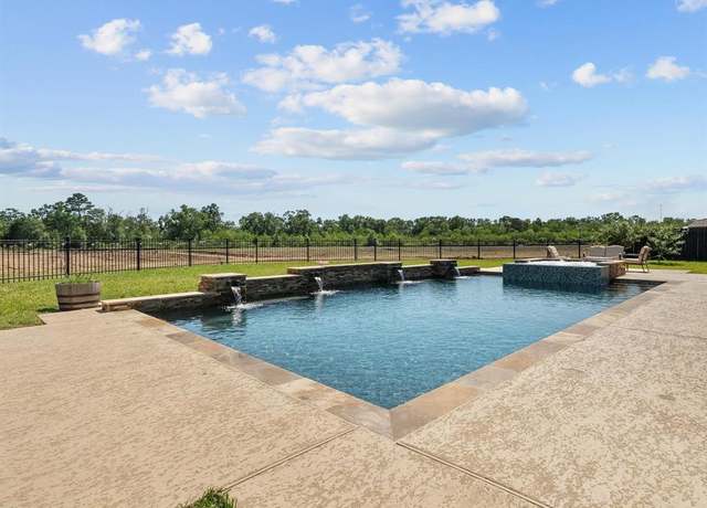 Property at 1800 Bright Way Ln, Dickinson, TX 77539, 5 beds, 3.5 baths