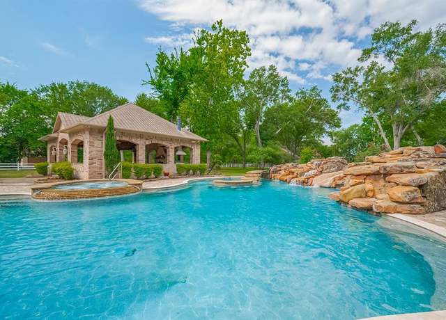 Property at 18518 W Paloma Lago Cir, Cypress, TX 77433, 4 beds, 3.5 baths