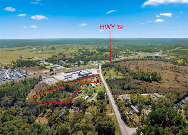 Property at 20 Wood Farm Rd, Huntsville, TX 77320