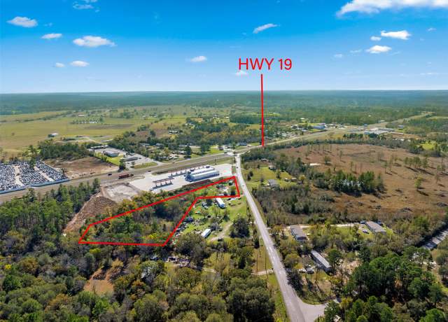 Property at 20 Wood Farm Rd, Huntsville, TX 77320