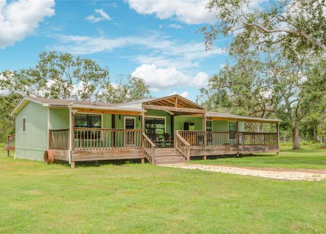 Property at 1142 Private Road 648, Bay City, TX 77414, 3 beds, 2 baths