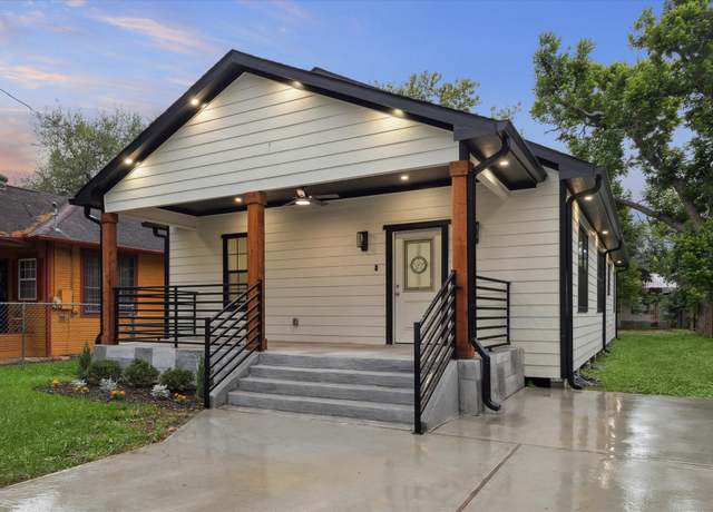 Property at 228 Lenox St, Houston, TX 77011, 3 beds, 2 baths