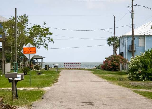 Property at 142 15th St, Dickinson, TX 77539