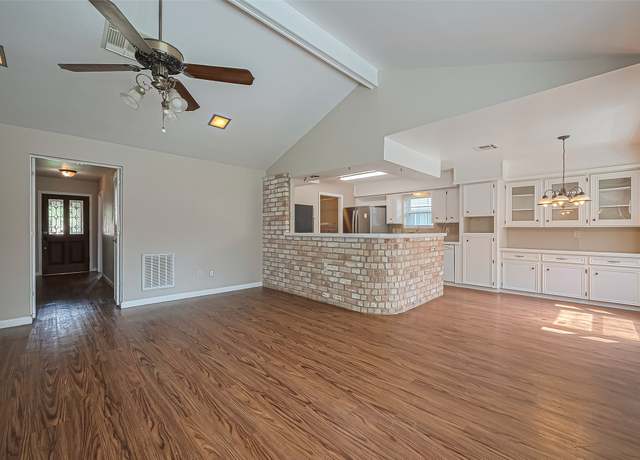 Property at 22303 Walnut Valley Dr, Spring, TX 77389, 4 beds, 2 baths