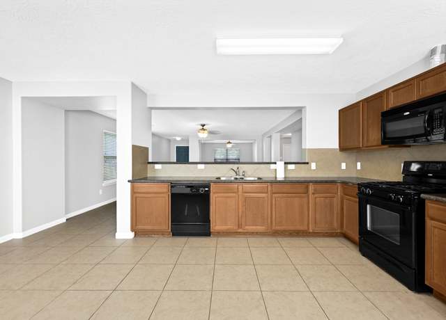 Property at 29507 Legends Branch Ln, Spring, TX 77386, 3 beds, 2 baths