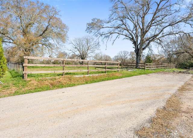 Property at 642 Andrews St, Sealy, TX 77474
