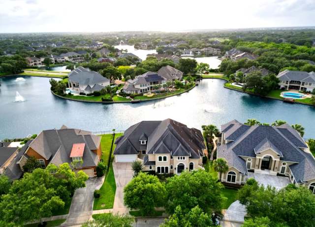 Property at 22 Berenger Pl, Sugar Land, TX 77479, 4 beds, 4.5 baths