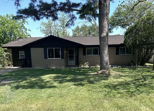 Property at 1107 Dover Cir, Alvin, TX 77511, 4 beds, 1.5 baths