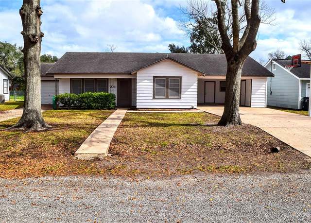 Property at 708 Farley St, El Campo, TX 77437, 2 beds, 2 baths