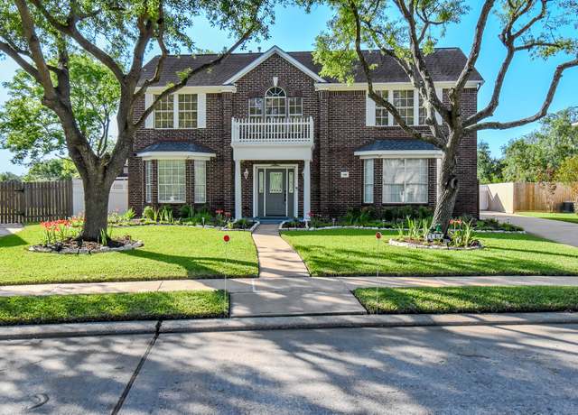 Property at 106 Plum Cir, Lake Jackson, TX 77566, 4 beds, 2.5 baths