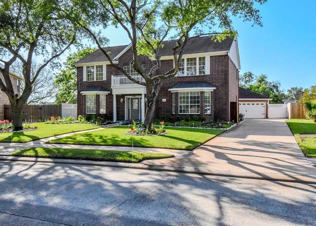 Property at 106 Plum Cir, Lake Jackson, TX 77566, 4 beds, 2.5 baths