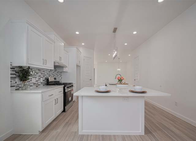 Property at 7307 W Knoll St, Houston, TX 77028, 3 beds, 2.5 baths
