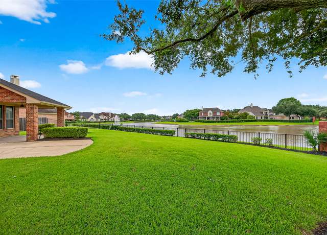 Property at 7218 Tessa Lks, Sugar Land, TX 77479, 4 beds, 3.5 baths