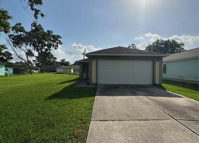 Property at 227 S Brownell St, La Porte, TX 77571, 4 beds, 2 baths