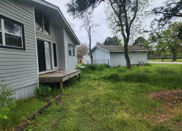 Property at 10 Tomahawk St, Huntsville, TX 77320, 3 beds, 2 baths