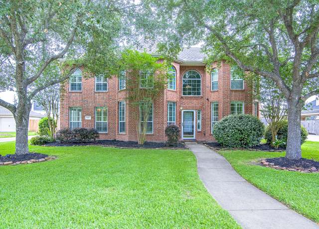 Property at 1010 High Ridge Dr, Friendswood, TX 77546, 6 beds, 4 baths