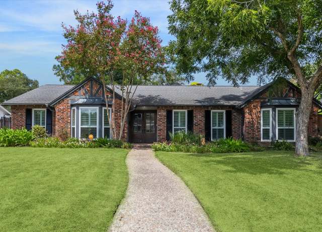 Property at 10718 Burgoyne Rd, Houston, TX 77042, 4 beds, 2.5 baths