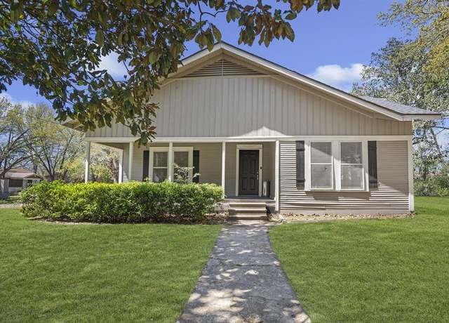 Property at 201 N Pine St, Corrigan, TX 75939, 3 beds, 2 baths