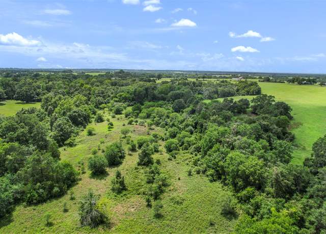 Property at 7602 Rose Ln, Sealy, TX 77474, 3 beds, 2.5 baths