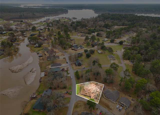 Property at 1 Hillside Ct, Huntsville, TX 77340