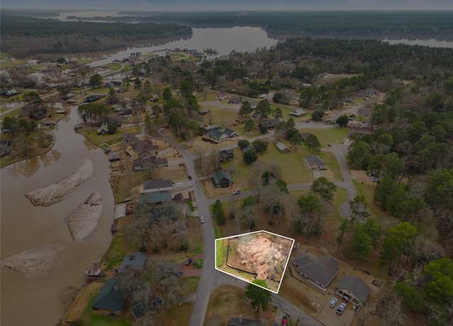 Property at 1 Hillside Ct, Huntsville, TX 77340