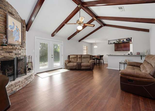 Property at 5004 Live Oak Dr, Dickinson, TX 77539, 3 beds, 2 baths