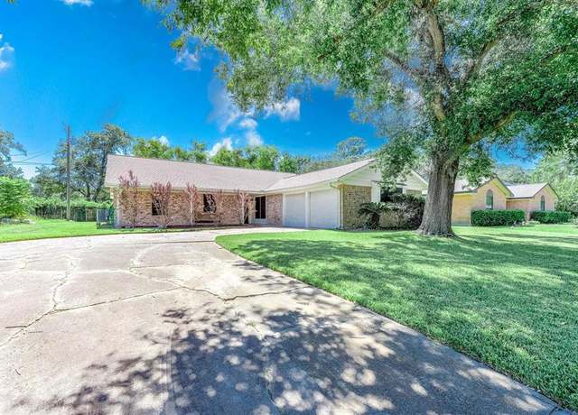 Property at 5004 Live Oak Dr, Dickinson, TX 77539, 3 beds, 2 baths