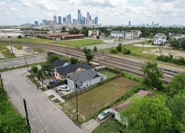 Property at 1909 Semmes St, Houston, TX 77026