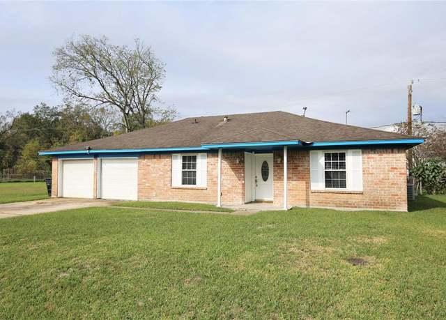 Property at 1119 Castledale Dr, Houston, TX 77037, 3 beds, 2 baths