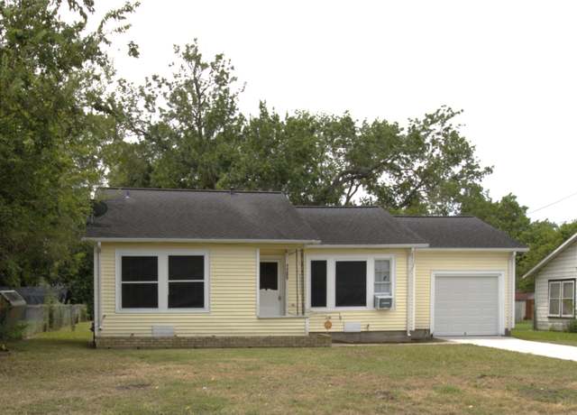 Property at 1109 Manor Dr, Victoria, TX 77901, 2 beds, 1 bath