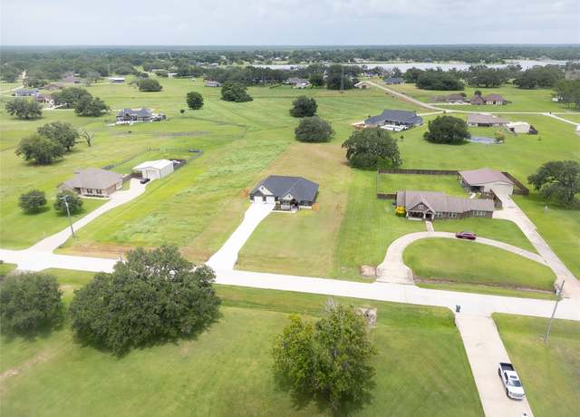 Property at 1068 Quarter Horse Trl, Angleton, TX 77515, 4 beds, 2.5 baths